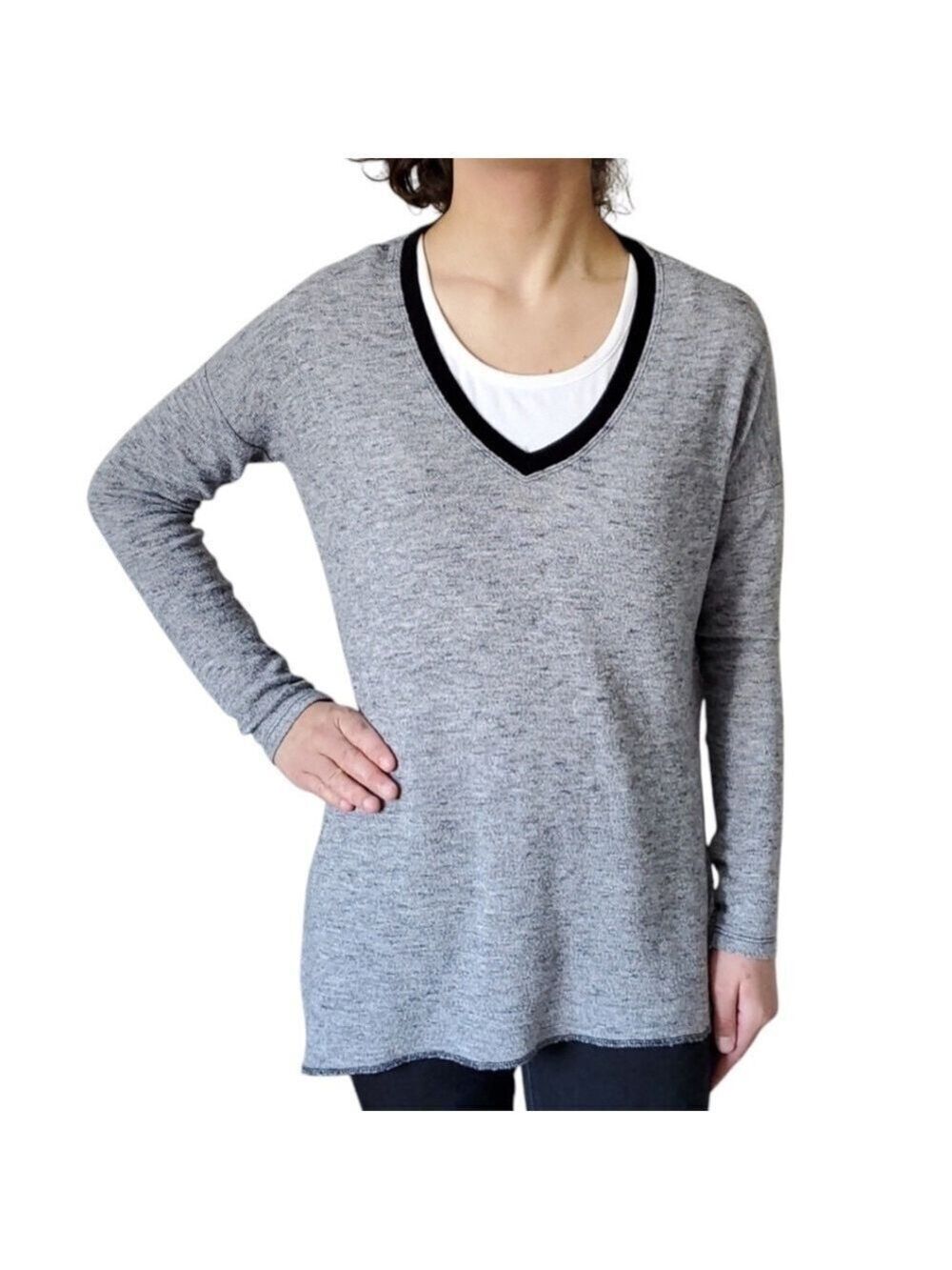 ARITZIA Wilfred Sherbrooke Marled Navy Long Sleeve V-Neck Lightweight Sweater S